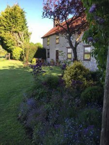 image of the farmhouse at brickyard farm where rosie withey runs coaching and equine facilitatedlearning sessions near bath, uk