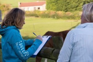 Image of Rosie Withey with a coaching client to illustrate the medicing horse way apprenticeships in somerset uk